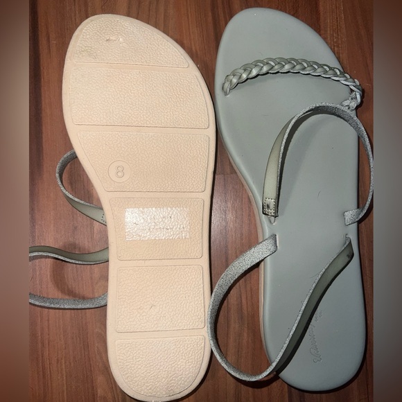 Lightly used light green sandals, size 8 - Picture 2 of 2